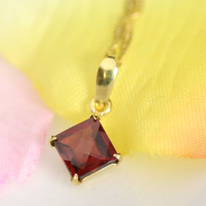 K18 K18YG K18PG K14WG ガーネット 5ミリスクエア チェスカット ペンダントトップ