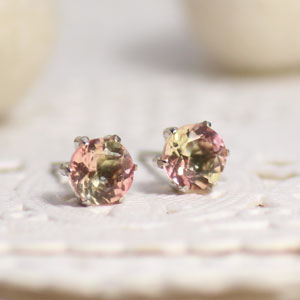 ラフィーネ?シルバー925 貼り合わせクォーツ　（ピーチピンク＋イエロー）　5ミリ　ラウンド　ピアス