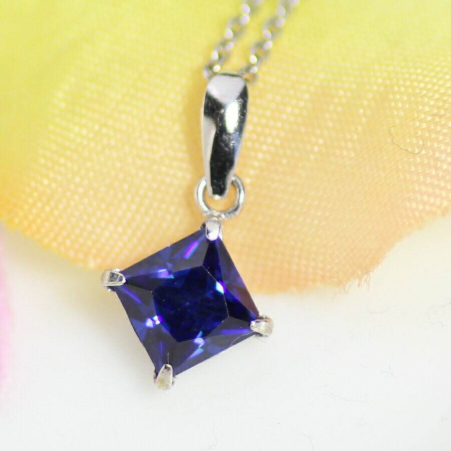 ラフィーネ・シルバー925 (人工石) キュービックジルコニア ブルーサファイアカラー 5ミリ スクエア プリンセスカット ペンダントトップ