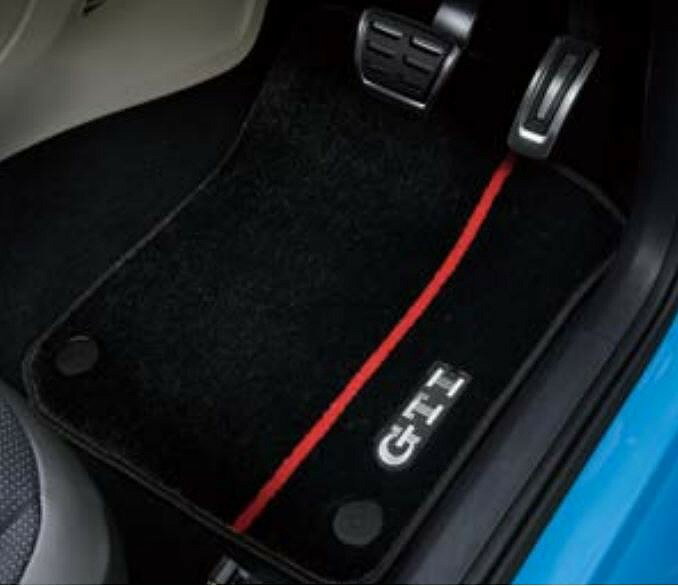 COX Original Foot Rest for VW up! GTI(M⁄T) フットレスト