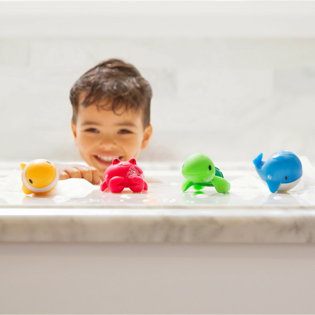Munchkin 送料無料 マンチキン ぷかぷか水でっぽう プレゼント バストイ お風呂 バスタイム 12ヶ月 1歳 1歳半 かわいい 赤ちゃん 2歳 キッズ カラフル ベビー 子ども おもちゃ おうち時間