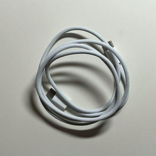 Apple アップル 純正 60W USB-C 充電ケーブル(1m) 新品・箱なし Apple アップル 純正 60W USB-C 充電ケーブル(1m) 新品・箱なし