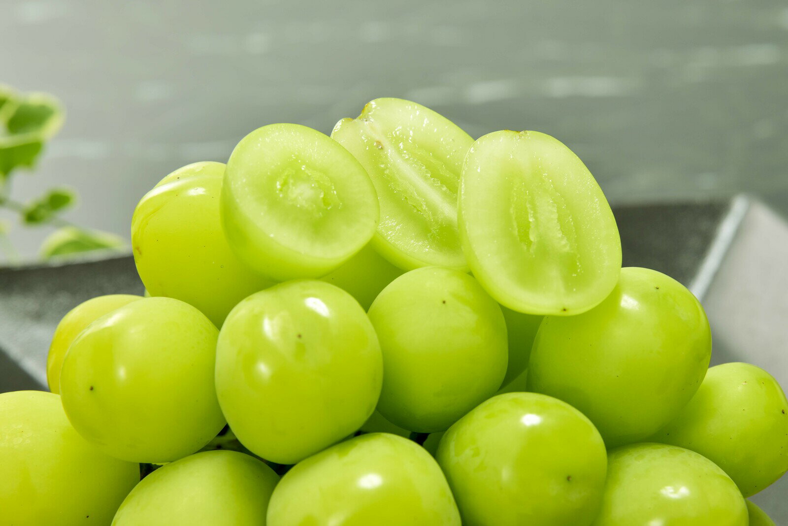 信州中野市産 シャインマスカット氷プレミアム〜天使の宝石箱〜1袋大粒12粒入り 長野県産のサムネイル