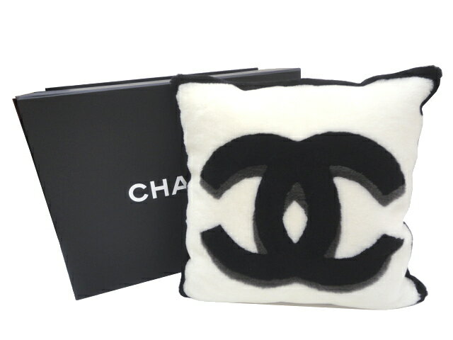 【新品】【未使用品】CHANEL シャネル CCロゴクッション ファー×カシミア ホワイト×ブラック×グレー 2020-2021AW 新作 ココマーク インテリア 小物 座布団 ホームグッズ 雑貨 レディース 女性用 プレゼント ギフト 希少 レア