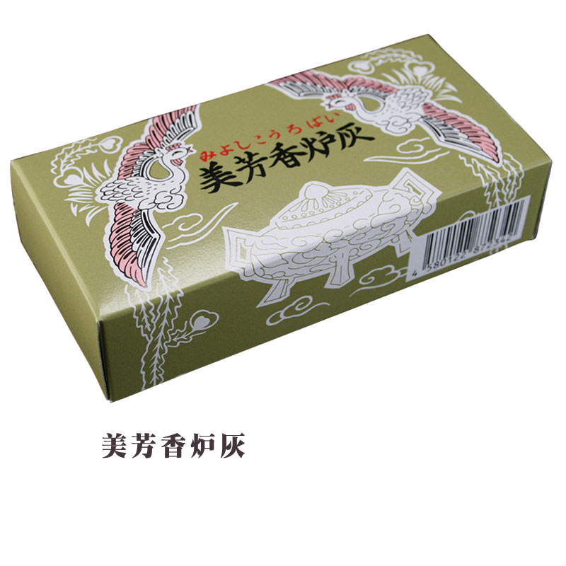 ※当該商品は自社販売と在庫を共有しているため、在庫更新のタイミングにより、在庫切れの場合やむをえずキャンセルさせていただく可能性があります。 ※パッケージデザインは、変更になる場合があります。 システムの関係上、日時指定指定が可能なため選択された場合、当店よりご連絡差し上げますが、 メール及び電話にてご連絡がつかない場合は、宅配便での配送にさせて頂きます。又、進物包装は対応しておりません。ご迷惑をおかけして申し訳ございませんが、 何卒ご了承ください。【商品詳細】 ●内容量：約68g ●用途：香炉用、線香立に最適品 お線香の燃えきりがよい白い香炉灰です。 お仏壇の香炉をはじめお香を焚く際にもどうぞ。 進物包装は対応しておりません。