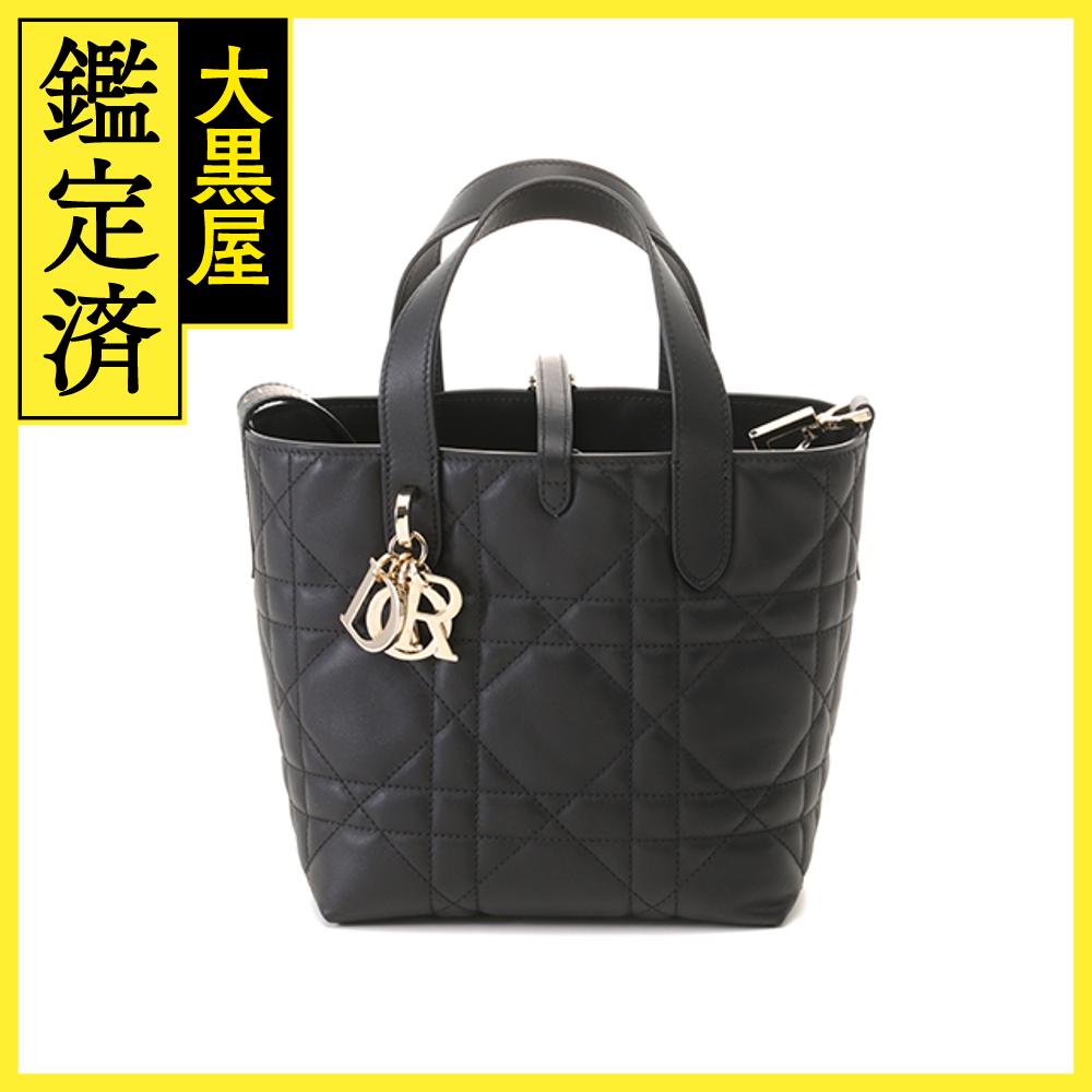 Dior ディオール マクロカナージュ・トゥジュール・バーティカル M2835OSNW_M900 スモール ブラック ゴールド金具 カーフ【432】2143100508361 【432】2143100508361 【中古】【大黒屋】のサムネイル