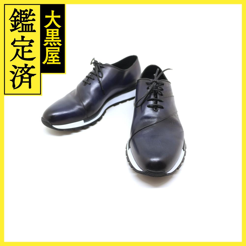 ■商品情報 メーカー ベルルッティ 形状/駆動方式/細目1 スニーカー モデル/品目 ファストトラックスニーカー カラー ネイビー 素材 ヴェネチアレザー サイズ メンズ7(約26cm) ランク 中古 (A) コメント 【サイズ】メンズ7(約26cm) 【状態】特に目立った傷や汚れはございませんが、中古品の為多少の使用感がございます。 ■取扱店舗 ※商品に関するお問い合わせはこちら (株)大黒屋 福岡天神本館 TEL:0120-787754 営業時間:11:00~20:00 Mail:fukuoka@daikokuya78.co.jp