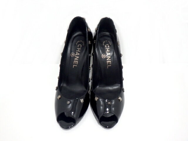CHANEL　シャネル　くつ　パンプス　エナメル　黒　ロゴスタッズ　35ハーフ【432】【中古】【大黒屋】のサムネイル