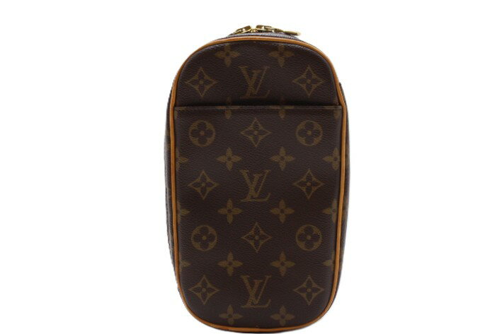 ■商品情報 メーカー LOUIS VUITTON/ルイ・ヴィトン 形状/駆動方式/細目1 ボディバッグ モデル/品目 モノグラム ポシェット・ガンジュ バッグ 型番 M51870 カラー ブラウンモノグラム 素材 モノグラムキャンバス サイズ W約12cm x H約22.5cm x D約5cmショルダー最長：約116cmショルダー高さ：約55cm ランク 中古B コメント 【商品番号】#2148104099747【ブランド】LOUIS VUITTON/ルイ・ヴィトン【形状】ボディバッグ【モデル名】モノグラム ポシェット・ガンジュ バッグ【素材】モノグラムキャンバス【カラー】ブラウンモノグラム【型番】M51870【サイズ】W約12cm x H約22.5cm x D約5cmショルダー最長：約116cmショルダー高さ：約55cm【ランク】中古B 【付属品】本体のみ【状態】表面：キズ、小キズ、焼け、薄汚れ、汚れ、スレ ハンドル・ストラップ：小キズ、焼け、薄汚れ、スレ、糸のほつれ コーナー：キズ、小キズ、焼け、薄汚れ、汚れ、スレ、染み 内側：小キズ、薄汚れ、スレ、くすみ 金具部分：キズ、小キズ、薄汚れ、汚れ、スレ、剥がれ、くすみ、コーティング剥がれ ファスナー部分：キズ、小キズ、薄汚れ、汚れ、スレ、剥がれ、くすみ におい：古い匂い、香水 内側の匂いや金具のキズがあります。 ショルダー：コバ毛羽立ち、ほつれ登録者：S 【ご購入時の注意点】※店頭同時販売の為、写真に掲載できていない小キズ等がある場合がございます。※商品画像は、実際の商品と色・質感等が若干異なる場合があります。又パソコンのモニター環境により色が異なって見える場合がございますので、予めご了承下さい。※当社で扱う商品は全て中古品(二次流通品)の為、必ず使用感やダメージはございます。また中古品の性質上、全てのダメージを掲載する事はできません。 ■取扱店舗 ※商品に関するお問い合わせはこちら 名古屋大須店 TEL:0120-787-764 営業時間:10:30～19:30 Mail:nagoyaosu@daikokuya78.co.jp