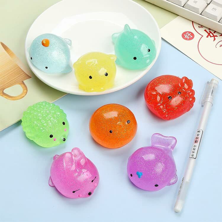 スクイーズ 8個セット 玩具 おもちゃ fidget toy ストレス解消 発散 グッズ 動物 知育 景品 かわいい 殴る 低反発 おもしろ プレゼント 動物キット 握る 顔表情 可愛い 減圧 子供 暇つぶし おもしろグッズ 8PCS 透明 送料無料 2