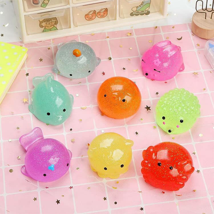 スクイーズ 8個セット 玩具 おもちゃ fidget toy ストレス解消 発散 グッズ 動物 知育 景品 かわいい 殴る 低反発 おもしろ プレゼント 動物キット 握る 顔表情 可愛い 減圧 子供 暇つぶし おもしろグッズ 8PCS 透明 送料無料 3