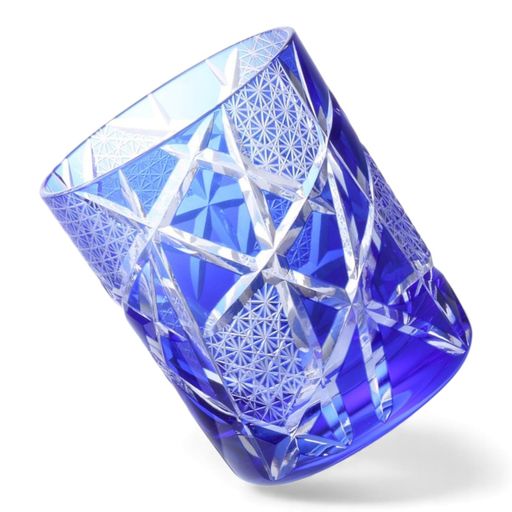 サイズ:約 Φ70xH90mm/素材・成分:ガラス/切子細工 パッケージ:個別箱 ● 急冷・急熱など急な温度差の起きる使い方はお避け下さい。電子レンジ・オーブンにはご使用できません。● 金属タワシ・クレンザーのご使用はキズの原因、塩素系漂白剤は白っぽいくもりの原因となりますので、ご使用にならないでください。● 洗い桶に陶磁器・金属器・ガラス器などを一緒に入れて洗いますと、キズや破損の原因となります。● コップを重ねて収納されますと、抜けなくなったり破損の原因となります。● この硝子は、ソーダ石灰ガラスです。 長時間おきますと曇りが出る事がありますが、対策として、家庭用の食酢を水で3〜4 生産地:中国 商品の検品及び管理は日本国内で行われています。職人による手仕事につきサイズや色合いが多少変わります。