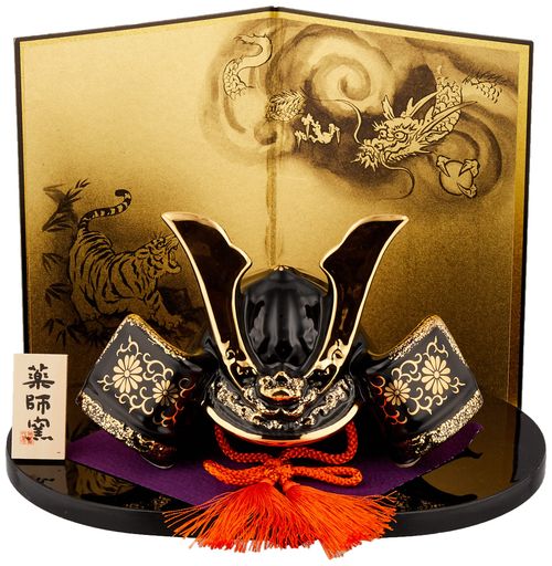 [薬師窯]五月人形日本製端午の節句ミニコンパクト手のひらサイズ陶器金彩出世兜(菊唐草・龍虎屏風付)