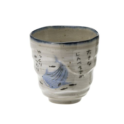 大きなじんべいざめが、ゆったり泳いでた。 サイズ:Φ7.5X高さ7.8cm 容量:190ml 素材:磁器 生産国:日本