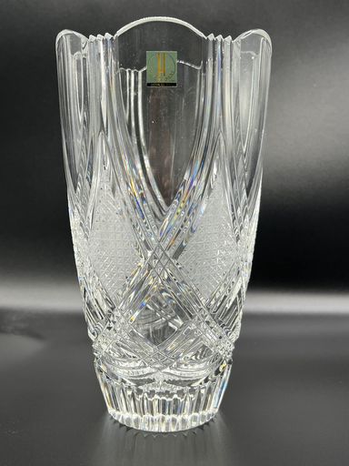 【サイズ】:約Φ11.2cmx高さ20cm 【素材・材質】:クリスタルガラス 日本製HOYAが作ったクリスタルガラス製の花瓶です。高級感があります。 ※箱に汚れがあります。ギフトにはご使用になれません。