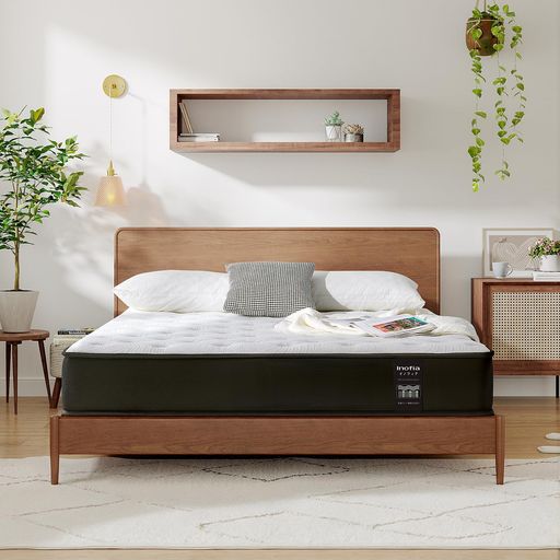 【快適な眠りを求める方におすすめ】 ポケットコイルマットレスは、コイル同士が独立して配置されているため、接触部分が少なく、端部に隙間がない構造を持っています。これにより、コイル同士の摩擦が減少し、体を点でしっかりと支えることができます。また、ポケットコイルは個々のコイルが独立しているため、動きが伝わりにくく、パートナーの寝返りや体重移動による影響を受けにくいのも特長です。 【ラテックス材料で通気性がよい】天然ラテックスは通気性が良く、湿気を逃がすことができるため、ムレや湿気による不快感を軽減し、快適な睡眠環境を提供します。さらに、温度調整機能も優れており、寒い冬や暑い夏でも快適な温度を保つことができます。化学物質や有害物質を含まず、安全性が高いため、アレルギーや皮膚刺激の心配が少ないです。そのため、敏感な肌を持つ方やアレルギーを気にされる方にも安心してご利用いただけます。 【弾性を持つ圧縮コイル】独自のスプリング製法を採用したポケットコイルマットレスは、弾性を持つ圧縮コイルを使用しております。このコイルは耐久性が非常に高く、長期間の使用でも形状が変わりにくい特徴があります。
