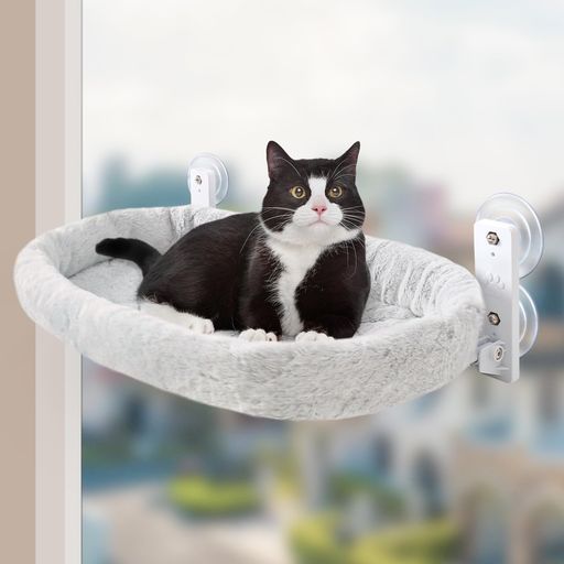両面使用可能なクッション付きで、ねこ2匹でも活動自由。カーテンの閉まりを邪魔しないデザインで、簡単に取り外し可能なカバー。高耐荷重で、組立も簡単。 【カーテンの閉まりを邪魔しない】メッシュ面は使用しない時窓にピッタリ折り畳み可能なデザイン。必要な時のカーテンの閉まりに邪魔しない。大直径の吸盤に革新、耐荷重18KGにアップ。53*30の広いスペースでねこ2匹も活動自由 【冬に暖かいクッション】両面違う素材で作り上げ、メッシュ面は夏に通気性が優れ、カーテンの閉まりを邪魔しない。クッション式のベッド側はねこが大好きなお鍋形で、ふわふわの素材で冬には暖かい、1年間快適に過ごせます。【取外しやいカバー】ファスナーでカバーの装着と取外し簡単。洗濯可能でいつも清潔を保持できます。 【ロープなしでねこも愛用】吊りタイプのハンモックと違い、ロープがないため、猫の行動に制限なし。引っかかって怪我する危険を避けます。アクティブなねこでもおきにいり〜 【2倍の吸盤で吸引力UP】直径8.3cmの大型吸盤4つで作動。従来上下分けの吊りタイプより受け力を2倍up!ニャンコが強く飛び乗りでも大丈夫。