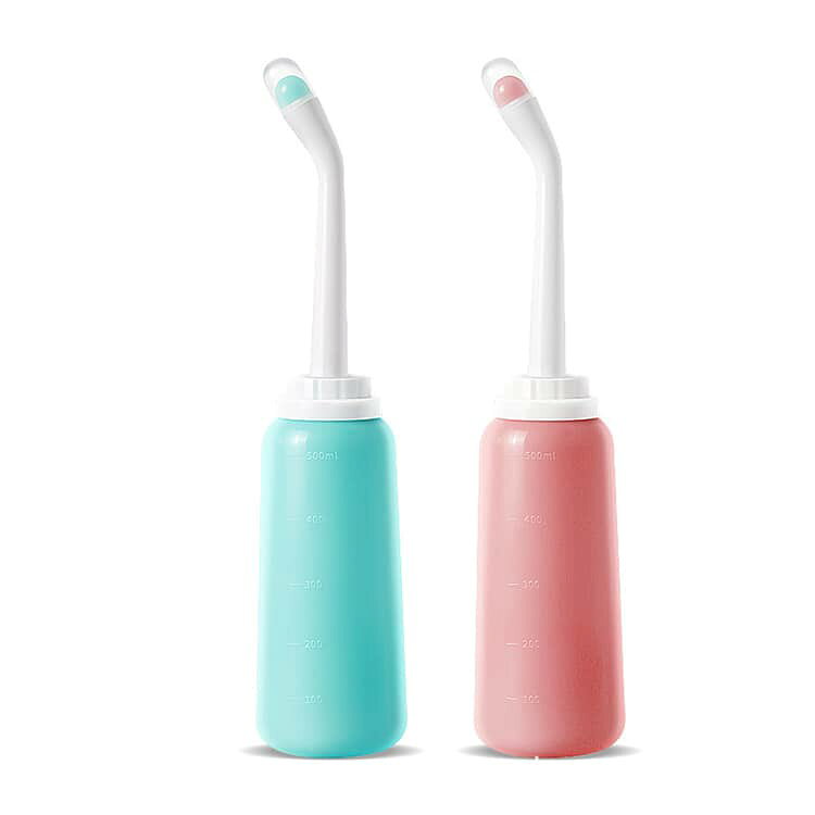 デイリーショップの500ml 2種類ノズル付き おしり洗浄器 携帯おしり洗浄器 お尻洗浄 大容量 携帯用洗浄機 携帯おしり洗浄器 蓋付き 携帯シャワートイレ おしり洗浄 ハンディ シャワー ウォッシュ シャワートイレ 携帯ビデ 水圧調整自在 充電不要 お尻洗浄機｜アングル3