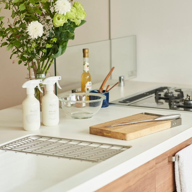 dailyオリジナル〈中性・無香料〉キッチンクリーナー 400ml お掃除用品（ムクリ/デイリー/daily mukuri/台所/掃除/キッチンリセット/二度拭き必要なし/アルコール成分配合）