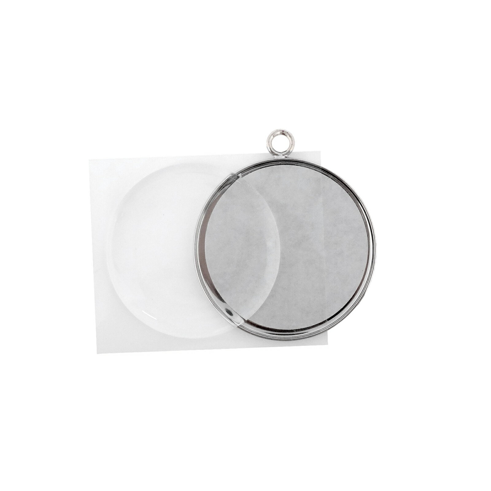 ドームプレート メタル片面 丸型φ31mm DK31 （10個セット） 透明なドーム状の特殊樹脂でできたシールを写真、印刷物などに直接貼ることで ぷっくりとした透明感のあるオリジナルグッズを作るパーツキット。 &nbsp; 作り方はとても簡単！印刷した紙にドームシールを貼り、 余分な部分をカットした後、プレートパーツに貼るだけ。 パーツに両面シールが付いているので接着剤なども不要です。 仕上がりがキレイで、高級感を演出できるのが特徴です。 記念品や特別なノベルティグッズにぴったりと好評なアイテムです。 ※ドームシールのみの販売は行っておりません。予めご了承下さいませ。 &nbsp; 材質 プレート：真鍮ドームシール：ポリウレタン サイズシール部分：φ31mm 重量1個あたり約-g シール面片面タイプ 対応クラフトパンチ φ31mm丸型 M31用 （ABC-M31K） 対応ブレード（抜き刃） 丸型 φ31mm 入数10個 ネコポス便対応可