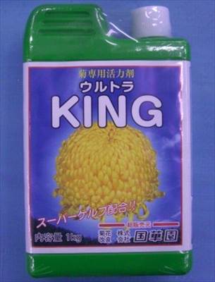母なる海の力「スーパーケルプ」を多量に含み、病害虫に強く、しっかりした根を作るバランスの良い菊専用活力剤です。液肥との併用で効果アップ!　屋外栽培はもちろん、日照不足しやすいベランダ・室内栽培に最適です。菊　　寸法(幅W×奥行D×高さH)(mm)115×60×195　　内容量(kg)1　　　　　