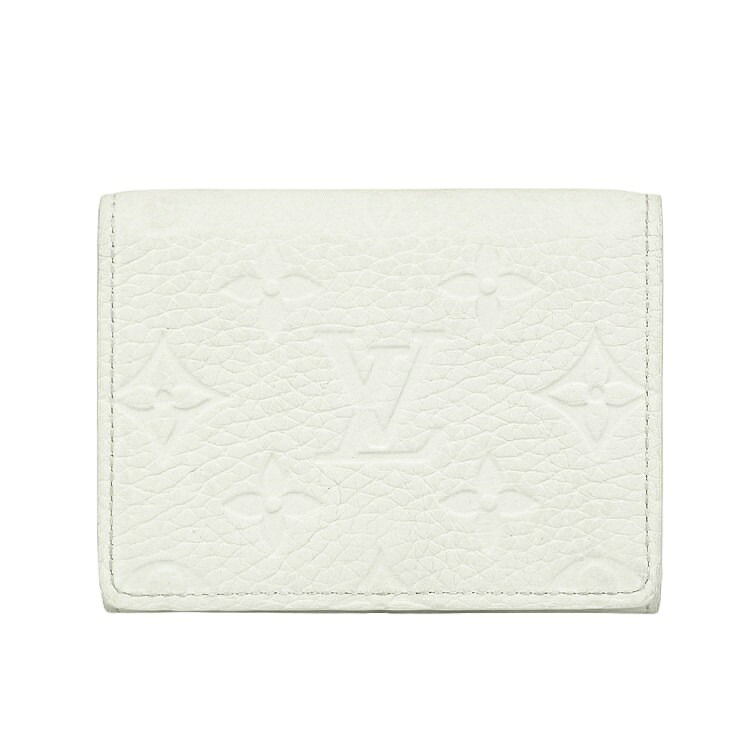 ブランドルイヴィトン LOUIS VUITTON 　 ライントリヨン 商品名カードケース アンヴェロップ カルト ドゥ ヴィジット 原産国フランス 型番M83306 シリアル/製造ロットシリアルなし ICチップICチップ確認済み　 素材トリヨンレザー 色フルムーンホワイト 商品仕様・まち付きコンパートメントx1 ・カード用ポケットx1　 サイズ・横幅：11cm・高さ：9cm・奥行/マチ：2cm ※メジャー採寸の為、多少の誤差はご了承下さい。 付属品・なし 状態A　美品　 状態説明ほぼ使用感が見受けられない非常にきれいな状態です。 商品紹介上質なトリヨンレザーを使用した、ルイ・ヴィトンの「アンヴェロップ・カルト ドゥ ヴィジット」です。爽やかなホワイトカラーが上品で、名刺やカードをすっきりと持ち歩けるシンプルなデザイン。ビジネスシーンにも取り入れやすいアイテムです。 返品規定お客様都合の返品OK到着後3日以内に連絡返送送料のみお客様負担 保証自然故障1ヶ月保証到着後3日以内に店舗レビューを書くと1年保証にグレードアップ 管理番号：6450159m 愛知県公安委員会 古物商許可第541030A35500号◆質問対応時間◆年中無休　10：00～18：00 ランク 状態基準 N 新品商品です。 S 未使用/新古品。未使用品ですが展示・保管による軽微な状態変化がある場合がございます。 SA 新品同様/ほぼ未使用品。使用感がほとんどなく、非常にきれいな状態です。 A 美品/非常に状態の良い中古品。 使用に伴うスレ、小キズ、薄汚れ等が見られる場合がございますが、全体的にきれいな状態です。 AB 良品/一般的な使用感があるが比較的きれいめの中古品。 スレ、キズ、汚れ、型崩れ等が見られる場合がございます。 B キズやヨゴレなど全体的に使用感が見られる中古品。使用に支障はない程度のダメージがございます。 BC 状態難あり/かなり使用感のある中古品。 目立つキズ、汚れ、破れ、劣化等が見られる場合がございます。 C ジャンク品/動作不良や大きなダメージがある商品です。基本、現状渡しとなります。