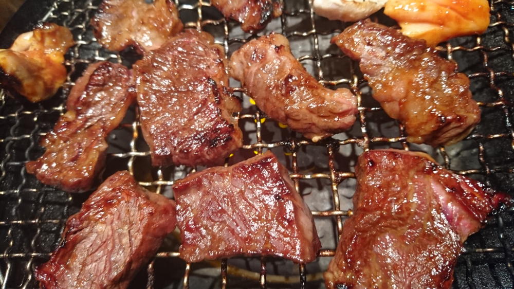 送料無料！牛 ハラミ 焼肉 味付け（サガリ）1kg（500g×2P）4人〜6人前 バーベキュー用 美味しい ホットプレート 焼肉 お徳用 お弁当 おかず お土産 メガ盛り お誕生日 お祝い(母の日,父の日)の1品に。お歳暮 お中元 の御礼にハラミ 1kg 訳あり。