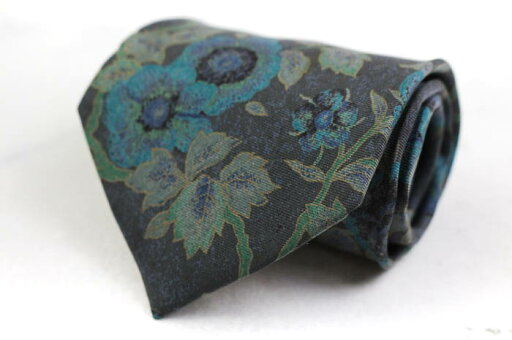 ニノセルッティ ブランド ネクタイ 総柄 植物柄 シルク PO メンズ カーキ Nino Cerruti 【中古】 ニノセルッティ ブランド ネクタイ 総柄 植物柄 シルク PO メンズ カーキ Nino Cerruti 【中古】