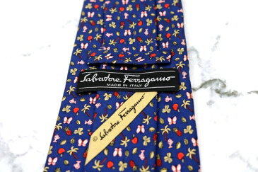 サルヴァトーレフェラガモ Salvatore Ferragamo 魚 蝶 果実 動物柄 ネイビー シルク ブランド ネクタイ 送料無料 【中古】