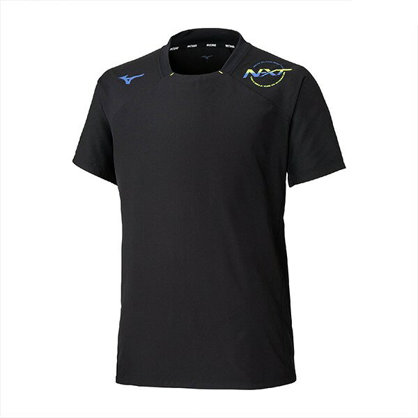 商品情報商品説明サイズ S、M、L、XL、2XLカラー 92：ブラック×ブルー素材 ポリエステル100％原産国 インドネシア製サステナビリティ 材料：この商品には、リサイクルポリエステル繊維が75％以上使用されています。発売シーズン 2026年春夏