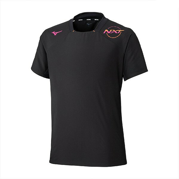 商品情報商品説明【商品名】MIZUNO　N-XT 半袖ピステシャツ【カラー】98　ブラック／ピンク【素材】ポリエステル100％【生産国】インドネシア【サイズ】S／M／L／XL／2XL【機能】Dynamotion Fit【コメント】仲間とのつながりの輪を表現したN-XTのサークルロゴが印象的なピステです。アクティブに活動する部活生をサポートするバレーボールウエアです。Dynamotion Fitを採用し、運動時の動きやすさを追求したウエア設計となっております。