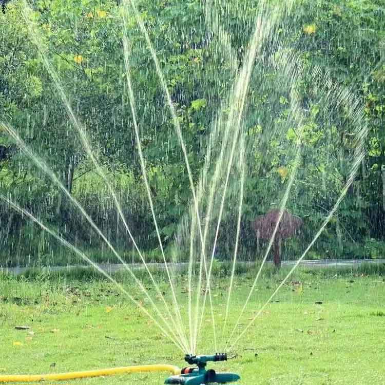 園芸用スプリンクラー 調整可能な角度15-45° 花壇 回転式 3方向 スプリンクラー 36...