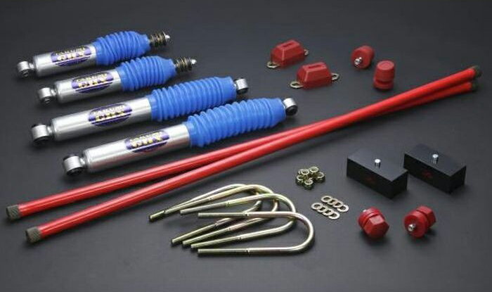 【車種】 ハイエース / レジアスエース 【型式】 TRH / KDH / GDH 2## 【年式】 2004年9月〜 【駆動】 2WD/4WD 【キット内容】 ◆強化トーションバー（26Φ) ◆フロントリバウンドストップキット ◆フロント、リア薄型バンプストップキット ◆TAKUMI-GHX ショックアブソーバ 4本[1台分] ◆ロワリングブロックキット ※材質強度成績書付 【注意】車両によってショック本体が稀に車両に干渉する場合があります。 その際は車両側を加工する必要がございます。 ※純正LED・HIDヘッドライト装着車にはレベライザー補正キットが必要です。 200系ハイエースローダウン専用ショックとして開発されたオールRim製サスペンションキット[TAKUMI GHX] オイルショック(ガス無)特有の粘りのあるTAKUMI GHXショックアブソーバは緻密なセッティングにこだわり、 ロワード車両を低速域から高速域まで常に安定した姿勢を実現させたサスペンションキット[TAKUMI GHX] 心地よい乗り心地が希望のユーザーは強化トーションバー(26Φ)仕様の[Kタイプ]を推奨 画像は参考画像になります。 沖縄・離島は配送不可地域です 【その他手数料】 各種振込手数料はご負担下さい。 【キャンセル・返品】 購入後、お客様の御都合によるキャンセル・返品は一切お受けしておりません。 万が一、商品不良が発生した場合は当店まで御連絡下さい。 【配送】 弊社指定業者にて配送致します。御指定頂けません。 運搬中に生じた破損、当店の誤送が御座いました場合は、発送日を含め7日以内にご連絡願います。それ以降は受付出来かねますので御注意下さい。