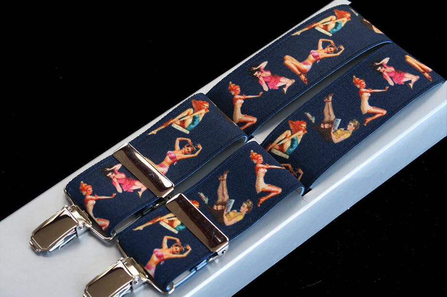 ���ڤ��������䤫�� �����ڥ���� 35mm X�� ����С�����åץ��硼���Τ狼��ͤΥ����ڥ����BRITISH BELT Pausing GirlsNew Products of Pin ups 35mm Digital Printed Brace Clip End Midnight Navy Background