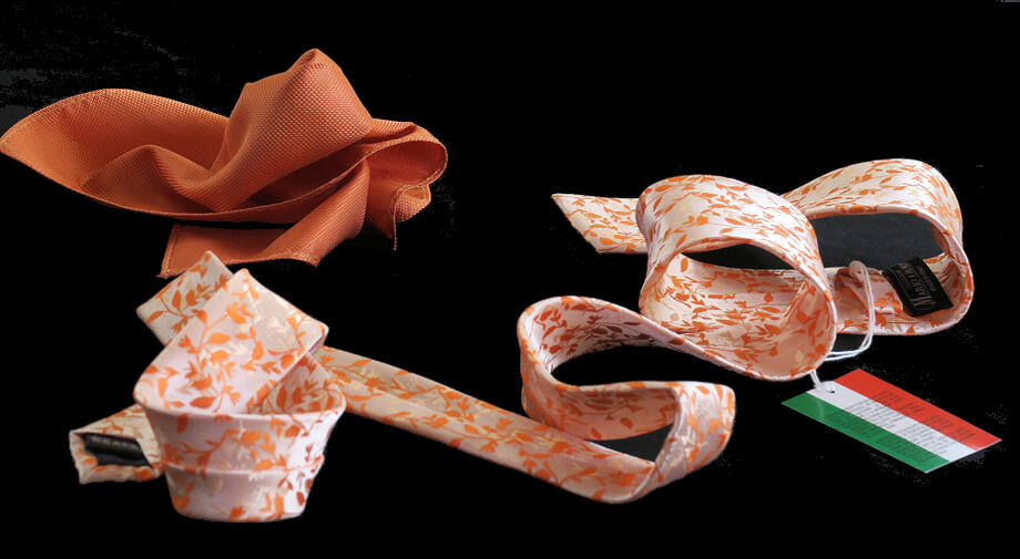 ★表示価格より30％OFF★フォーマルタッチ大胆にお洒落にオレンジタイは蔦紋様★イタリアネクタイ COLLEZIONE MARIO A ROMA_171