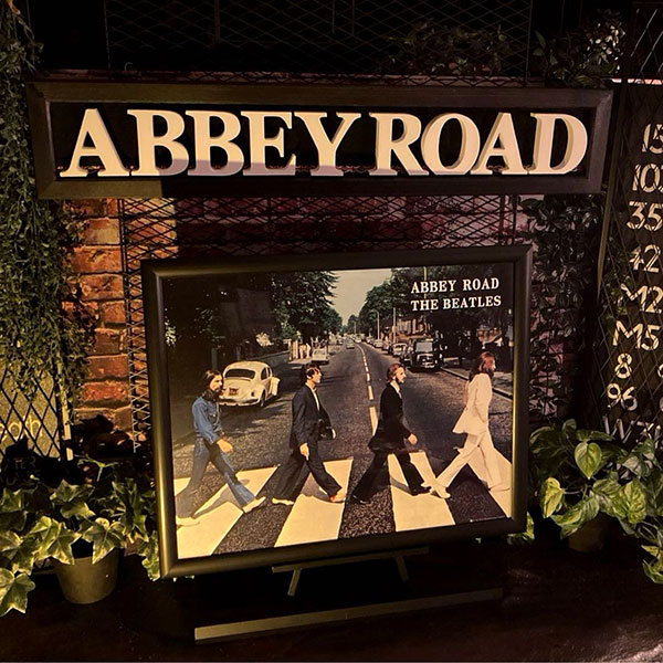 THE BEATLES!! ｢ABBEY ROAD｣!! 大型アートポスター(額入り)!! カフェインテリア インダストリアル アメリカンビンテージ レトロアメリカン ヴィンテージ BROOKLYN バスロールサイン 男前インテリア アビーロード THEBEATLES ビートルズ DandyLifeSpace