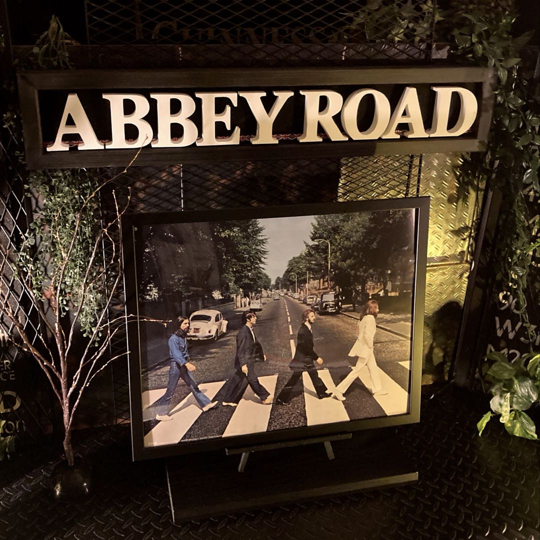 ｢THE BEATLES ABBEY ROAD｣大型アートポスター(額入り) カフェインテリア インダストリアルスタイル アメリカンビンテージ レトロアメリカン ヴィンテージ BROOKLYN バスロールサイン 男前インテリア アビーロード THEBEATLES アートポスター DandyLifeSpace