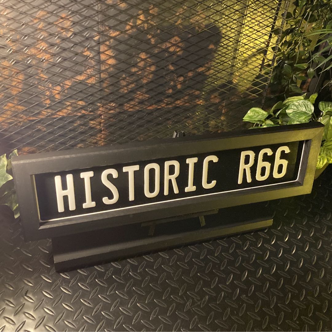 Rakuten - ｢HISTORIC R66｣!! エンボスメタルサイン!! ウッドアートパネル(額入り) 男前インテリア アメリカンビンテージ インダストリアルインテリア アメカジ雑貨 アートパネル ガレージインテリア ブリキ看板 メタルサイン ハーレーダビットソン 男の隠れ家 DandyLifeSpace