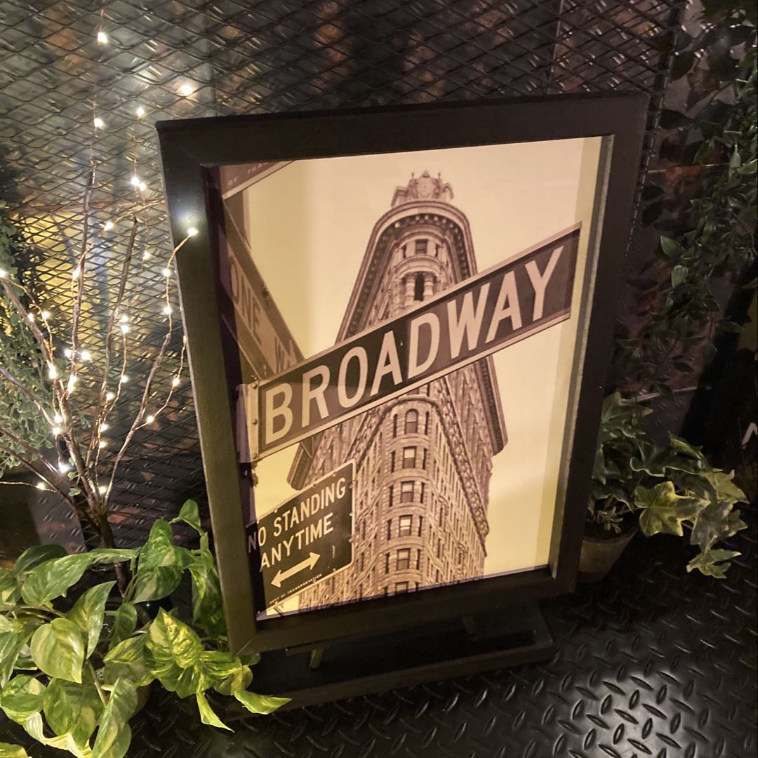｢BROADWAY＆フラット・アイアンビル｣キャンバス製アートパネル(額入り) ブルックリンスタイル 男前インテリア マンハッタン BROOKLYN アメリカンビンテージ インダストリア NEWYORK アートパネル 摩天楼 バスロールサイン ミッドセンチュリーインテリア DandyLifeSpace