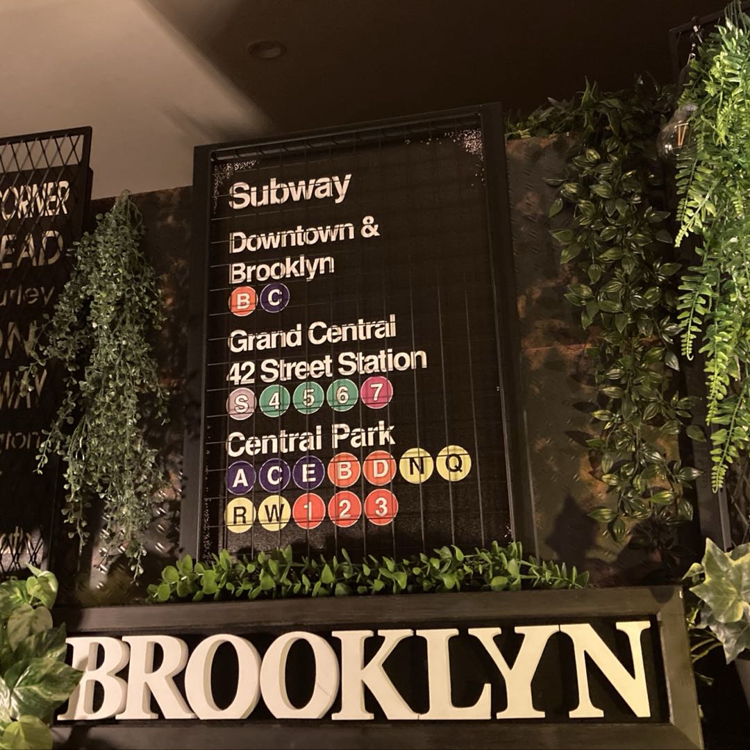 ｢NEWYORK SUBWAY II｣アイアンフェンス付きキャンバス製アートパネル ブルックリンスタイル 男前インテリア アメリカンビンテージ BROOKLYN NEWYORK バスロールサイン ブリキ看板 アートパネル カフェインテリア VINTAGE アイアンメッシュ DandyLifeSpace