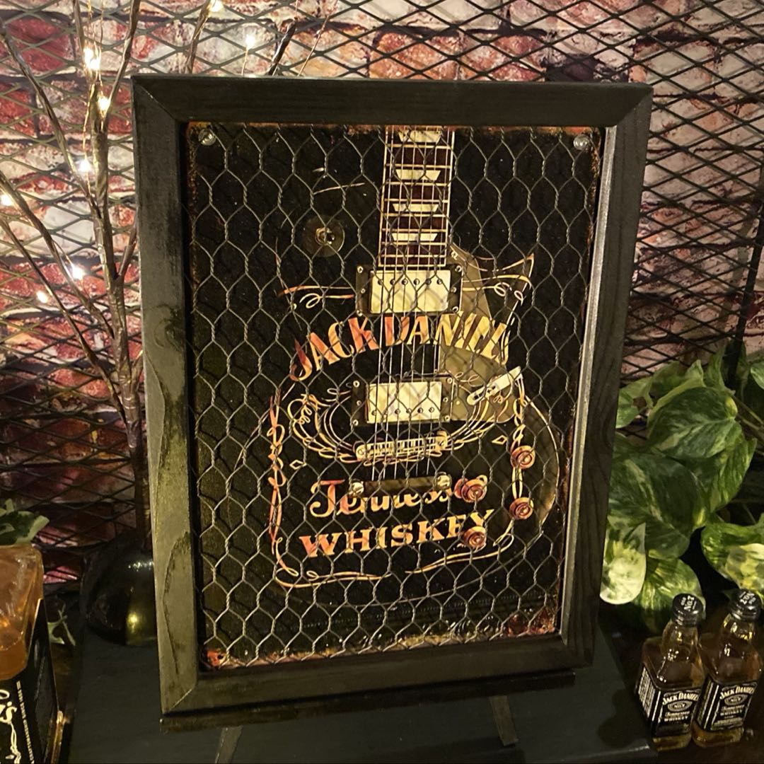 Rakuten - ｢JACK DANIEL'S GUITAR II｣メタル製ウッドアートパネル ブルックリンインテリア 男前インテリア アメリカンビンテージ カフェインテリア オールドアメリカン レトロアメリカン ティンプレート バスロールサイン ブリキ看板 DandyLifeSpace