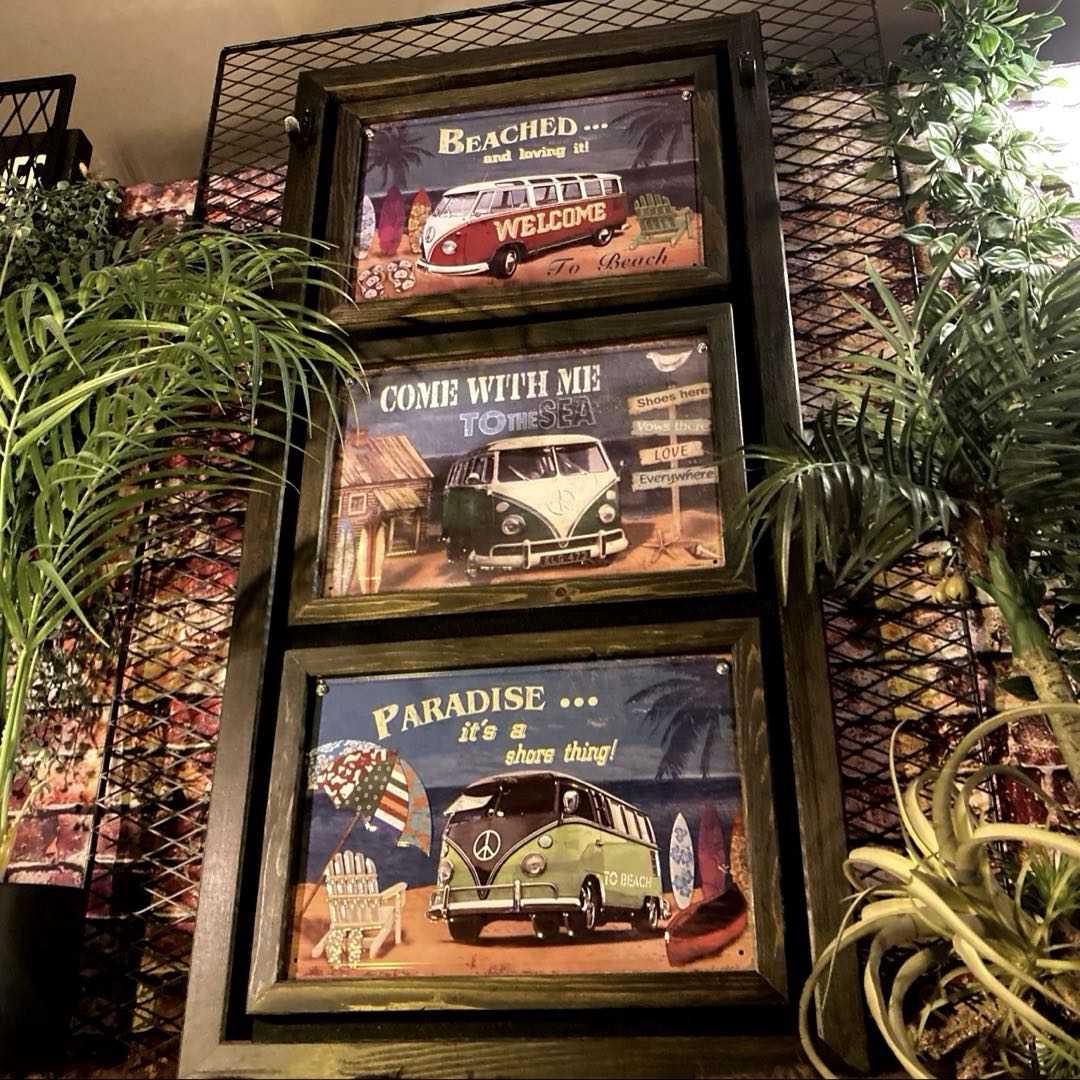 ｢WAGEN BUS SURF｣ 3連奏メタル製ライセンスプレートセレクション ウエストコーストインテリア マリンインテリア 西海岸インテリア サーフボード ワーゲンバス ハワイアンインテリア カリフォルニア アートパネル California DandyLifeSpace