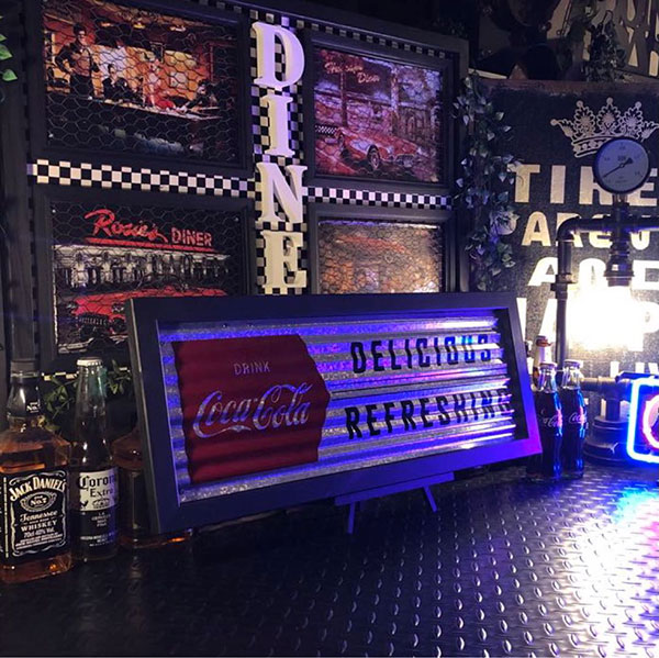 ｢COCA-COLA METAL SIGN｣!! ガルバ鋼板製 アートパネル(額付き)!! アメリカンビンテージ カフェインテリア レトロアメリカン アートパネル コカコーラ雑貨 コカコーラグッズ ブリキ看板 アメリカンダイナー ライセンス公認 オールドアメリカン DINDR DandyLifeSpace