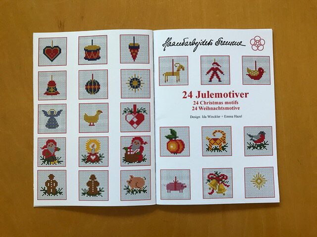 24 Christmas motifs