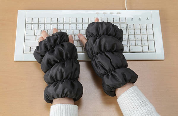 オーラ岩盤ぽかぽか手湯袋★手の甲や手首を温めて指先もポカポカ〜♪★手袋を外すことなく携帯電話はもちろん♪パソコン時の冷え対策にも便利♪★手首ウォーマーとしても〜♪