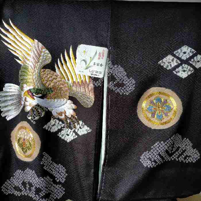 【送料無料】お宮参り 男の子 着物 産着 初着 お祝い着 黒地 刺繍絞り 鷹柄 たか柄 新品 ub216