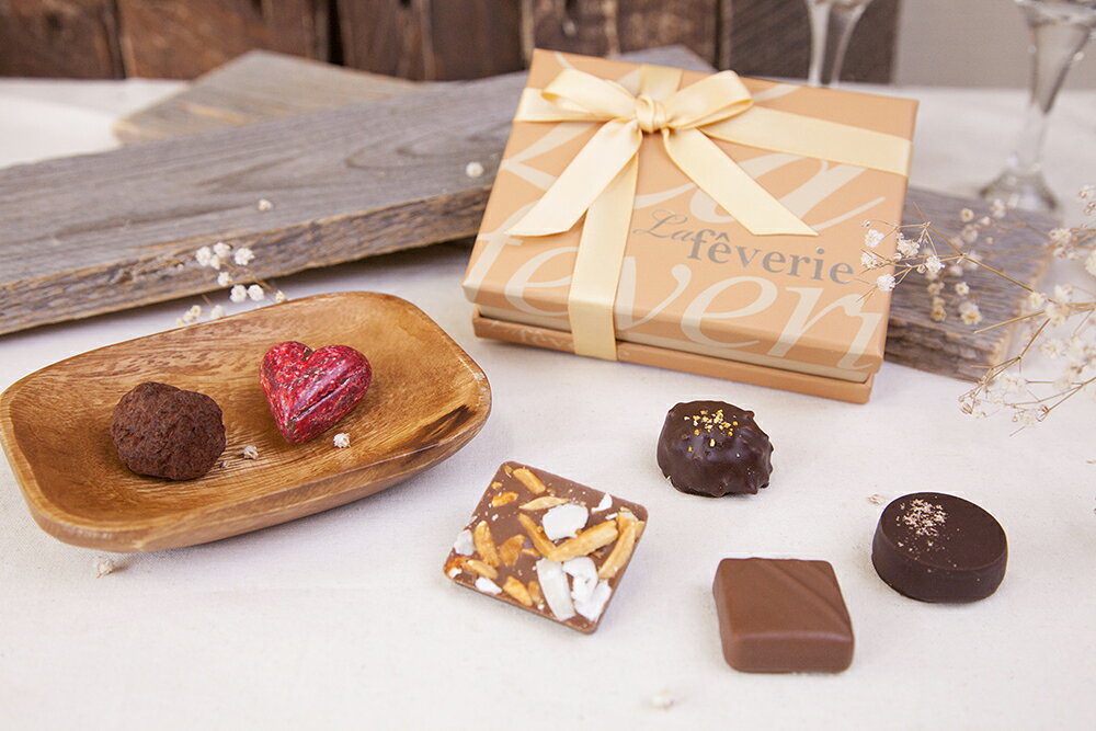 【ラフェヴァリ】ボヌール（6ヶ入）パリのサロン・デュ・ショコラで最高賞受賞の粒や世界初技法を用いたハート型ショコラ♡など自慢のショコラが入ったレアブランド！本商品を1個ご購入でミニチョコBOXを1箱プレゼント♪