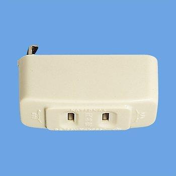 乐天商城 - 引掛シーリング角形コンセントアダプタ (100V 照明器具用 引っ掛けシーリング用)