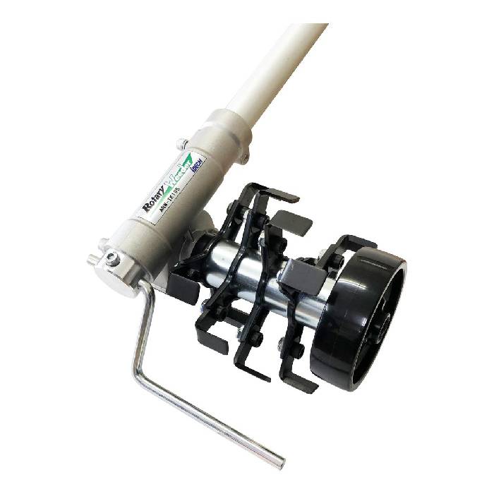 【メーカー直送品■3〜4営業日出荷予定】 従来、草削りは鍬や鎌などの手工具を使っての作業が一般的でしたが、長時間腰をかがめての作業になる事も多く、身体への負担も多大です。また、草刈り刃では根元から削り取ることは難しく、刈っては生えるの繰り返しで、何度も作業しなくてはなりません。「ロータリーウィーダー」は「省力化」「作業時間短縮」「雑草抑制効果」の3大メリットでこのようなお悩みを解消します。 ロータリーウィーダーの製品特徴 1．強力縦回転カッター スパイラル状に取り付けられたカッターが縦回転し、土にしっかり喰い込み雑草を根元から削り取ります。 2．高減速・高トルクギヤ エンジン回転数を30分の1まで減速させ、エンジントルクを30倍にアップします。ゆっくり回転で安全かつ力強く雑草を削り取ることができます。 3．削り深さ調整機能 カッターは長さ調整が可能で、削り深さを調整できます。 4．車輪付きで取り回しやすい フリーホイール(車輪)に重量を預けて作業するので、重量感が少なく取り回しやすい。 5．ピンポイントな草削り 畑の畝間や株間など従来の機械が入らない狭い場所でもピンポイントな草削りが可能です。 6．作業幅の変更可能 カッターユニット部は積層式で作業幅の変更が可能です。(別売の変換KITで削幅50mm・100mm・200mmへ変更可能) ●削り幅：100mm ●装備：車輪付き推奨エンジン：20cc〜 ●刈幅積層調整式草削りカッター ●車輪付きで、重量感が無くラクラク作業。