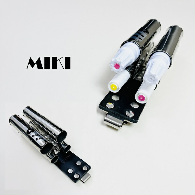 ■特注　三貴MIKI 工具ホルダー SPH着脱タイプ：SPHW16特注 16mm用マーカー(フエキ、サクラなど中字用)×2 23mm用マーカー(三菱PX-30など中字用)×2 ■特注品につきまして ・在庫がない場合、納期は約4～5日お時間をいただいております。予めご了承ください。 ・SUS304材及びSUS304CSP材（ばね用ステンレス鋼）、最高級牛表皮革、使用 ■仕様 【4連差し】・16mm用マーカー(フエキ、サクラなど中字用)×2 ・23mm用マーカー(三菱PX-30など中字用)×2 ※SPHシリーズはベルトストラップ(別売り)が必要です ※PC環境によって色の差異がありますのでご了承下さい。 ※説明書き、注意書きをよくお読みになりご使用ください。 SPH用ベルトキャッチャーはこちら その他MIKIケースはこちら